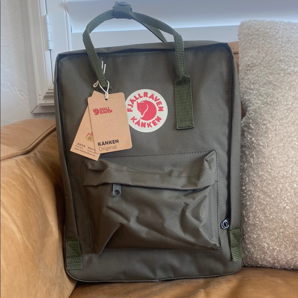 Army green classic sized Fjallraven backpack